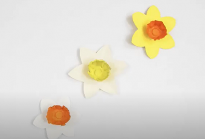 Activité printanière Mômji : créez vos fleurs en papier